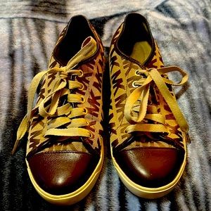 Michael Kors women shows. Size 9M